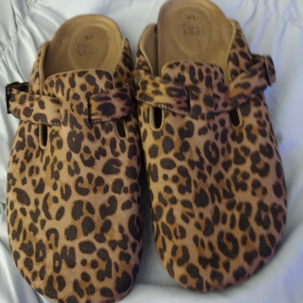 Women's Time and Tru Leopard Mule Size 10